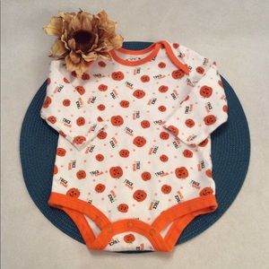 Unbranded Halloween onesie. Size 6-9M.